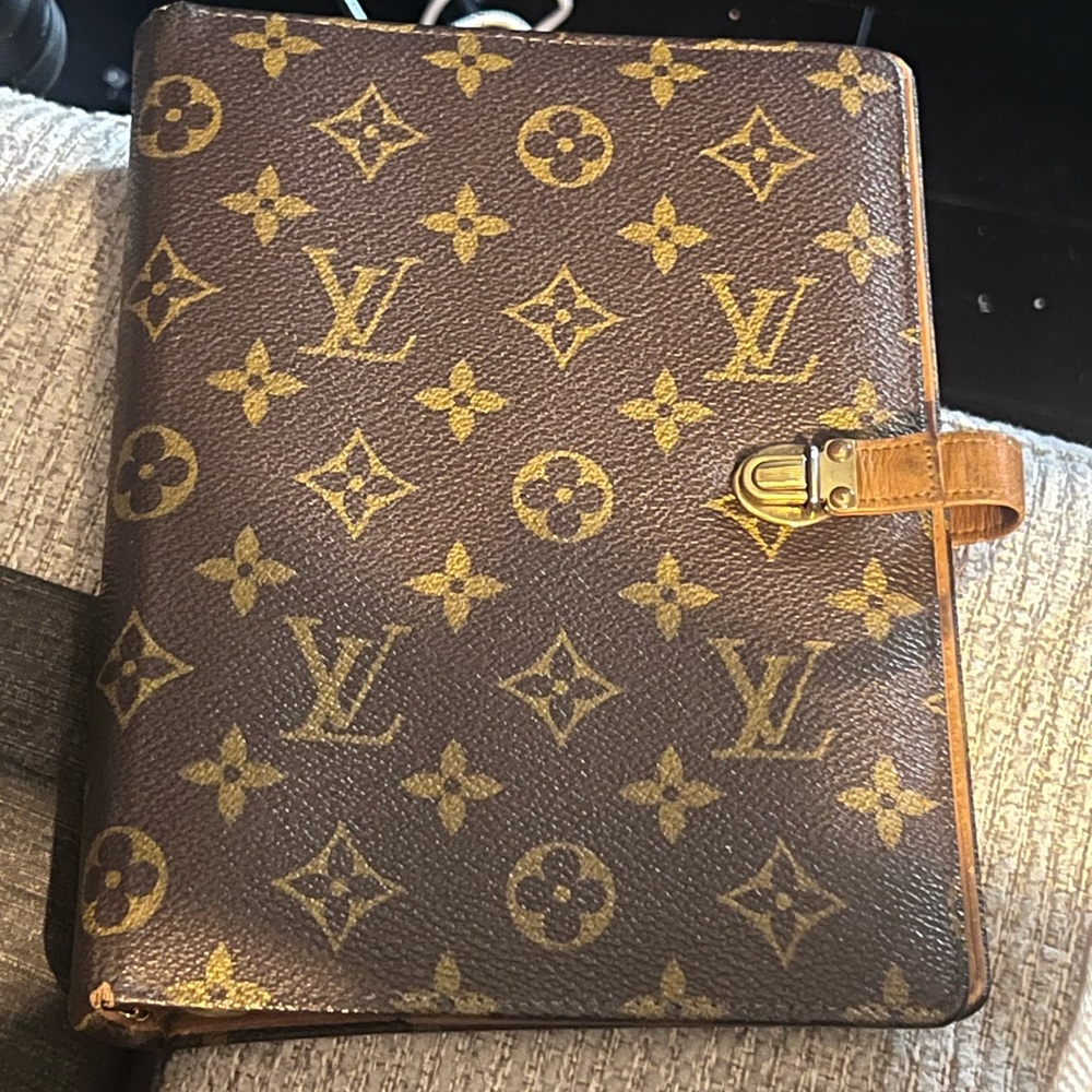 authentic vintage agenda. The pictures are how you can tell the condition